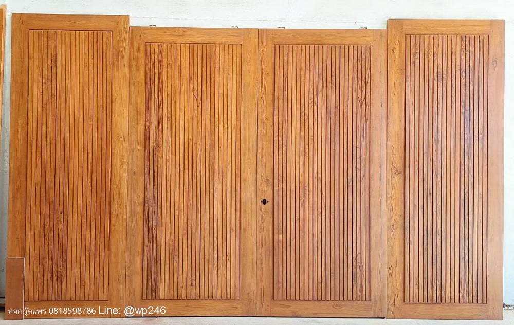 ประตูไม้สักบานเลื่อน ลายเส้นตั้ง งานไม้สักแท้ แบบทึบ เหมาะสำหรับบ้านและอาคาร