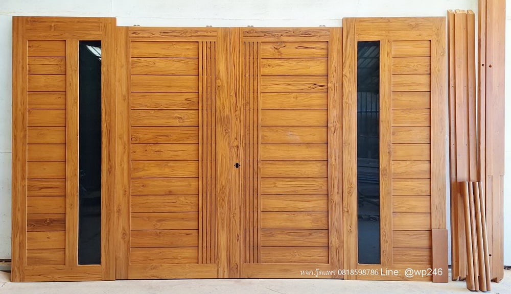 ประตูไม้สักบานเลื่อน ผสมกระจกและบานทึบ งานไม้สักแท้ สำหรับใช้งานภายใน