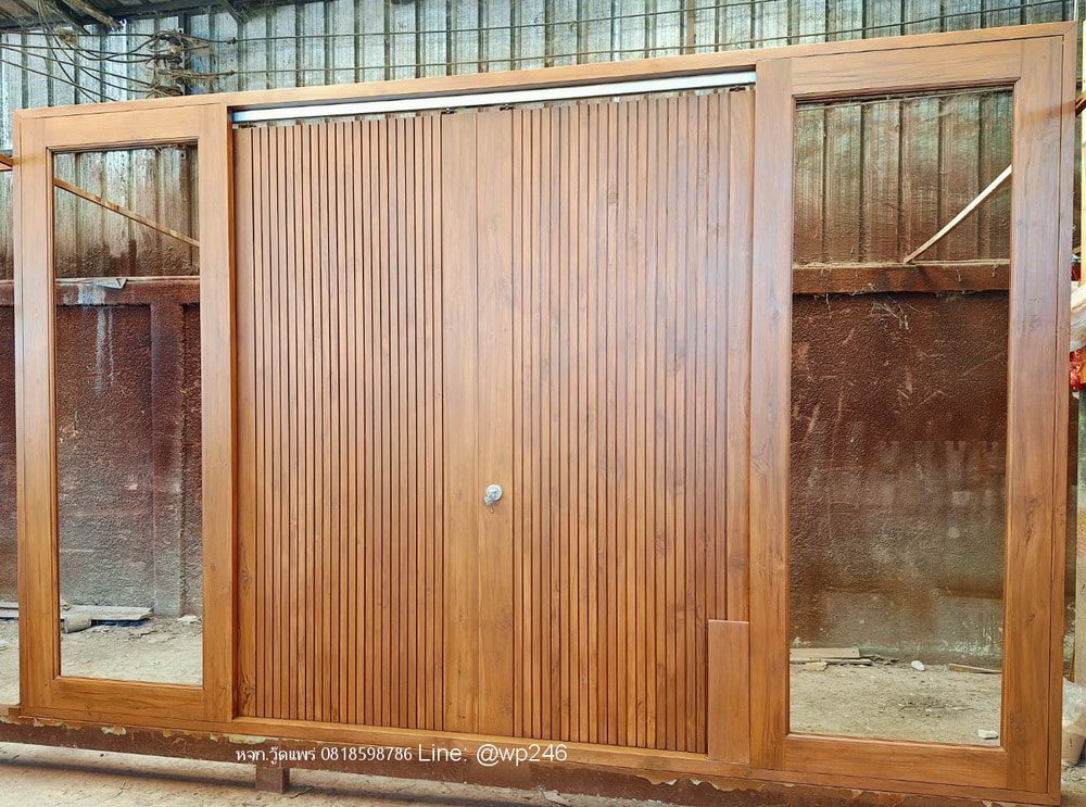 ประตูกระจกบานเลื่อนไม้