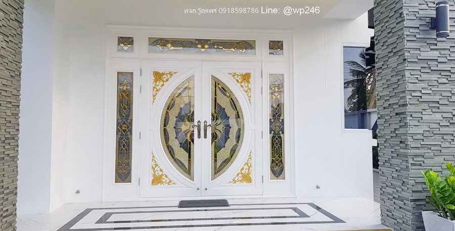 ประตูไม้สักหน้าบ้าน บานคู่ สีขาว กระจกนิรภัย งานติดตั้งจริง รุ่น BBB69