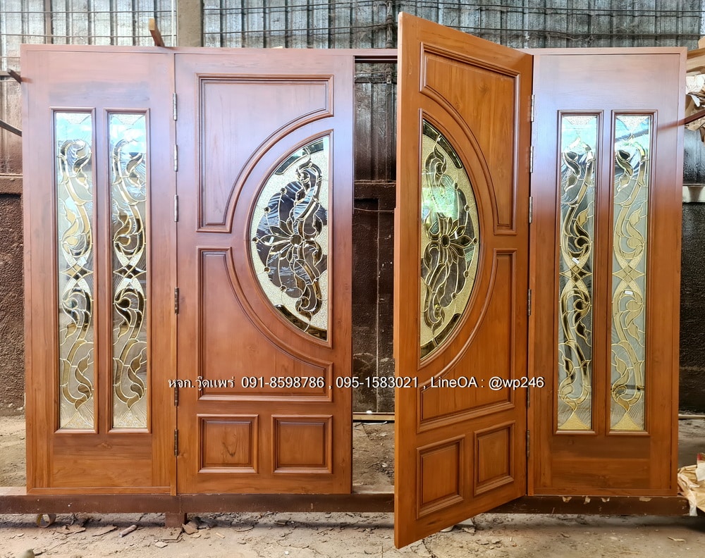 ประตูหน้าบ้านบานเปิดกระจก