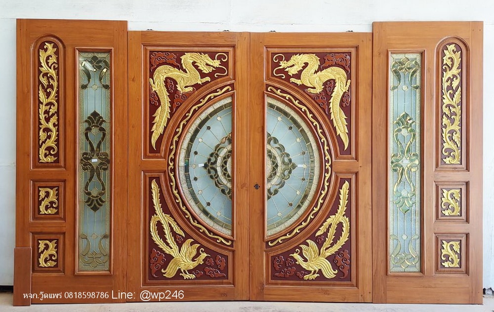 ประตูไม้บานเลื่อนแกะสลัก