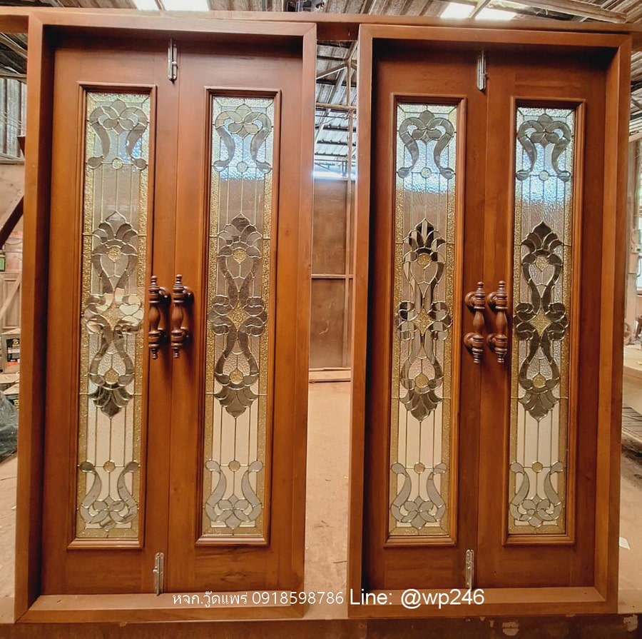 หน้าต่างไม้พร้อมวงกบ