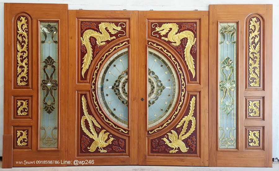 ประตูไม้บานเลื่อนแกะสลัก