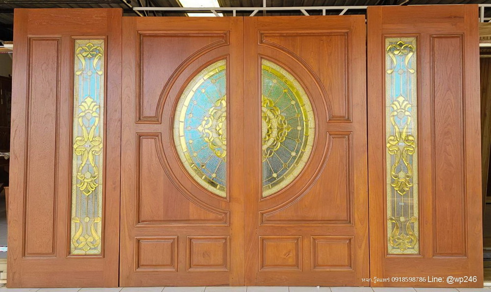 ประตูไม้สักเก่าบานเลื่อน